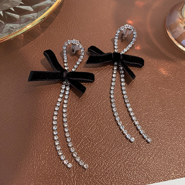 Pendientes de clip con borlas largas y lazo de terciopelo negro retro minimalista