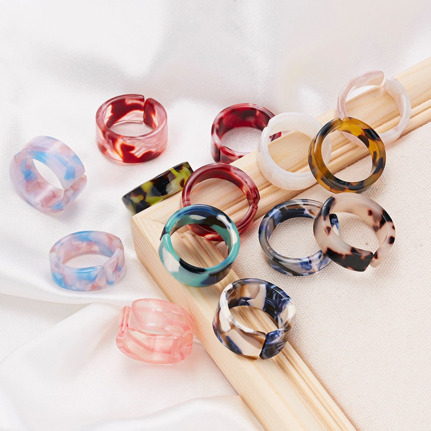 Fashion Colorful Acrylic Resin Geometric Round Transparent Rings Set
