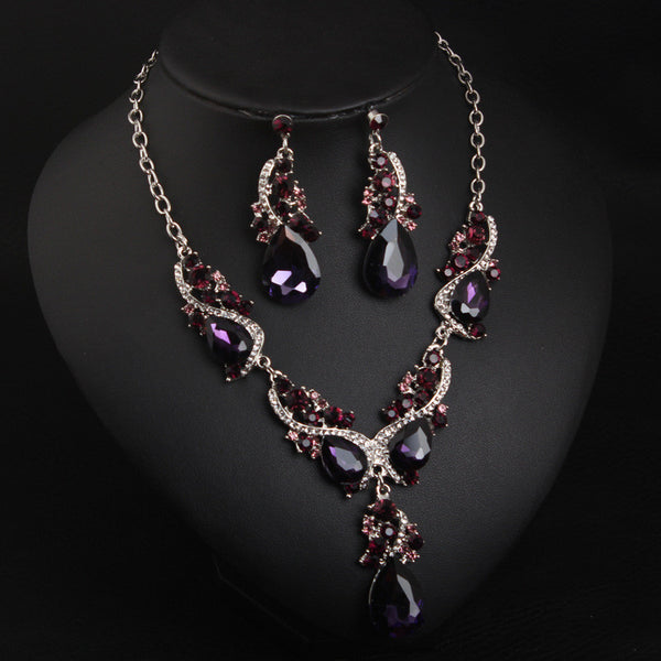 Conjunto de collar y pendientes con colgante y gargantilla de metal con diamantes de imitación
