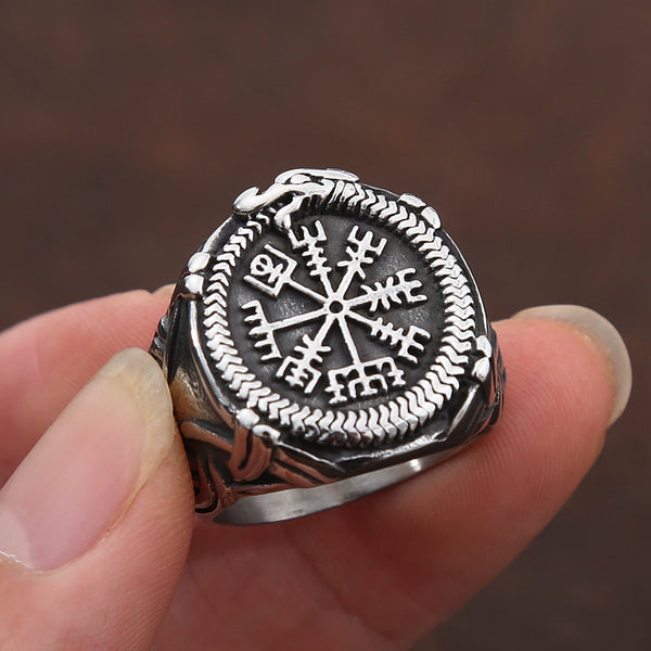 Anillo de yelmo de asombro con brújula vikinga vintage