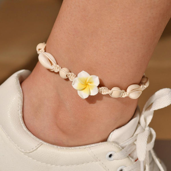 Tobillera con cuentas de concha marina y flores bohemias para mujer