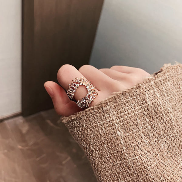 Anillos de lujo con forma de U y abertura de cristal exagerada