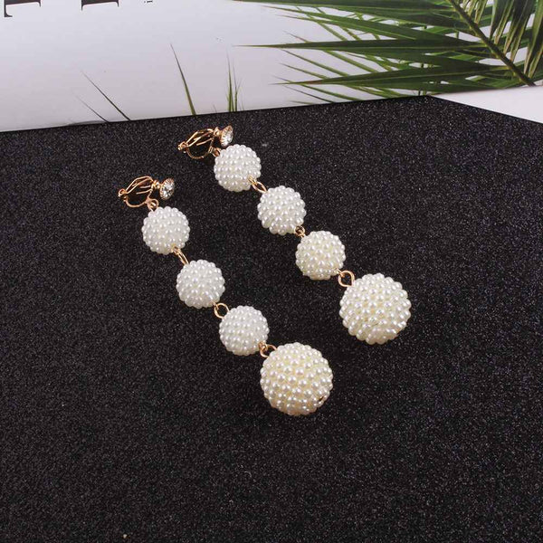 Pendientes largos con clip de perla simulada sin perforaciones para fiesta de niña.
