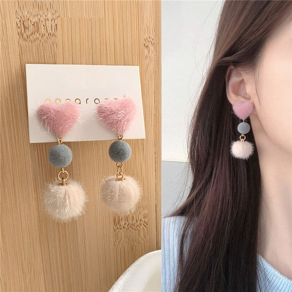 Pendientes de clip con forma de bola de peluche con forma de corazón rosa, estilo coreano, dulces y encantadores.