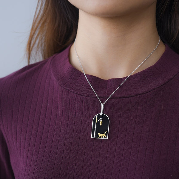 Natural Black Agate Cute Cat under the Street Lamp Pendants Necklaces