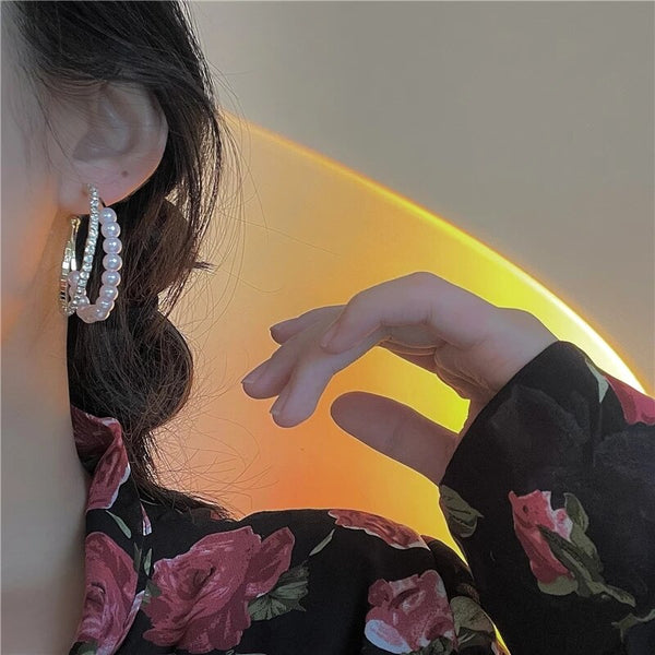 Elegante pendiente francés retro de doble perla de metal con clip para oreja para mujer