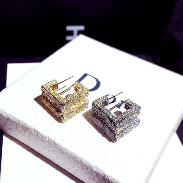 Pendientes de diamantes de imitación con brillo superbrillante y geometría de moda