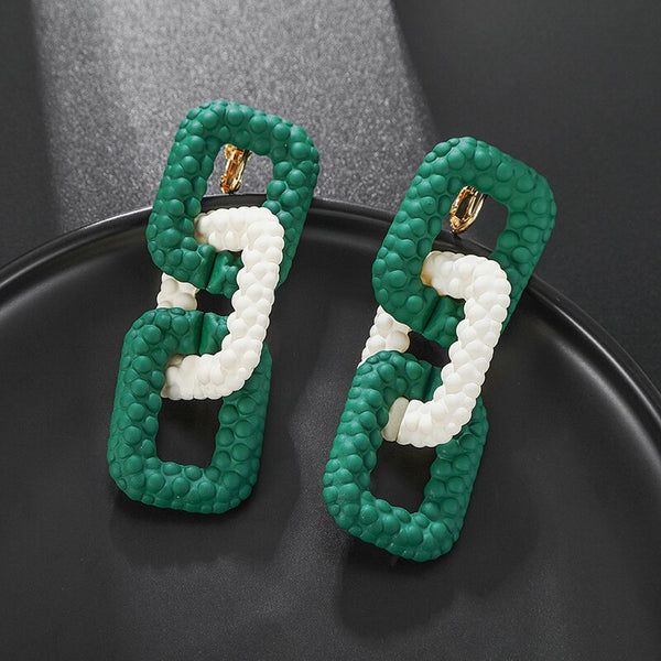 Pendientes de clip de cadena acrílica larga exagerada de nuevo diseño para invierno sin perforaciones