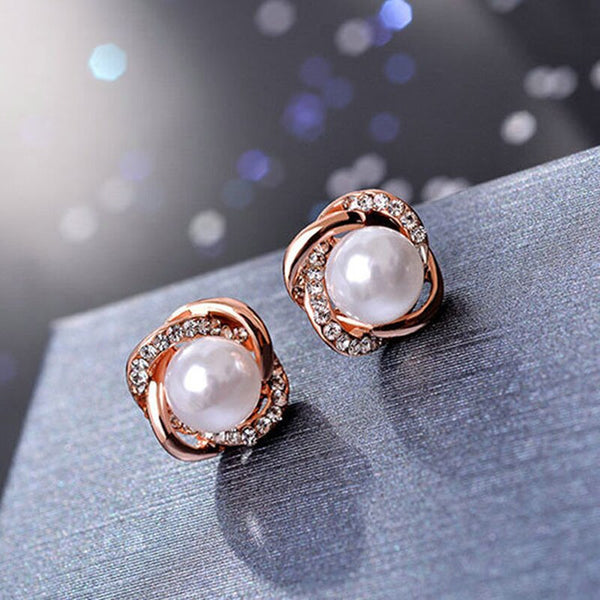 Pendientes únicos con clip de perlas y diamantes de imitación transparentes para mujer