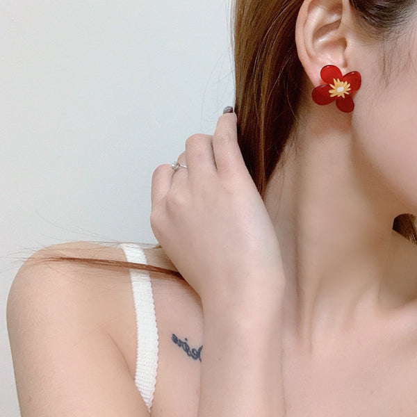 Pendientes japoneses asimétricos de acrílico con flores rojas y amarillas