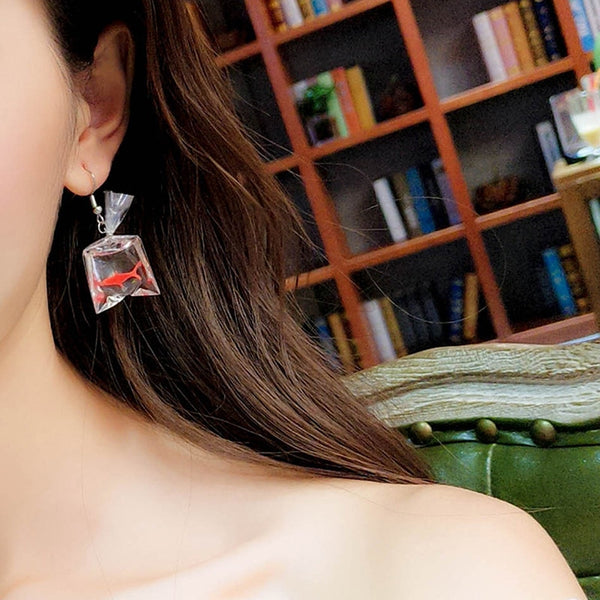 Pendientes de gancho y clip para orejas con diseño de pez dorado y patrones de carpa