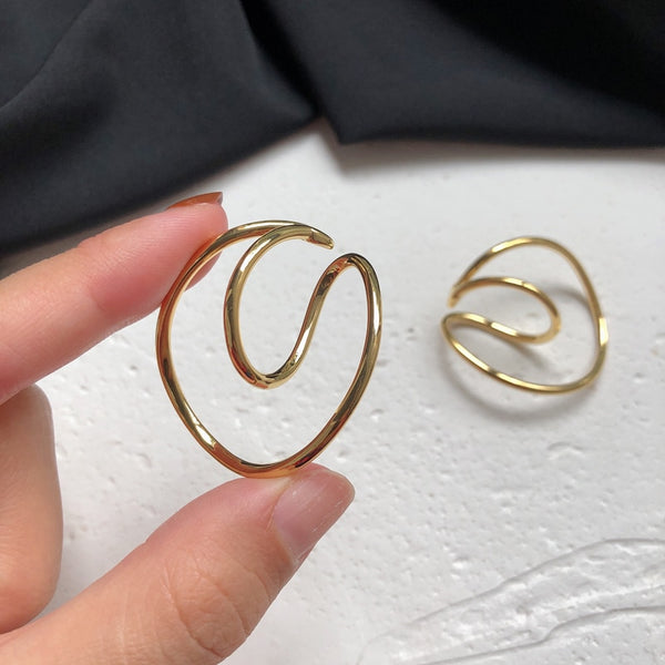 Pendientes de clip sin perforar para mujer, sencillos y elegantes, con forma de gancho, de oro mate.