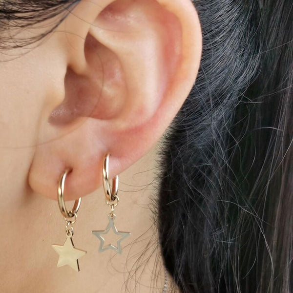 Pendiente retráctil de acero inoxidable con forma de estrella y luna en oro rosa, piercing falso con clip en los aros.