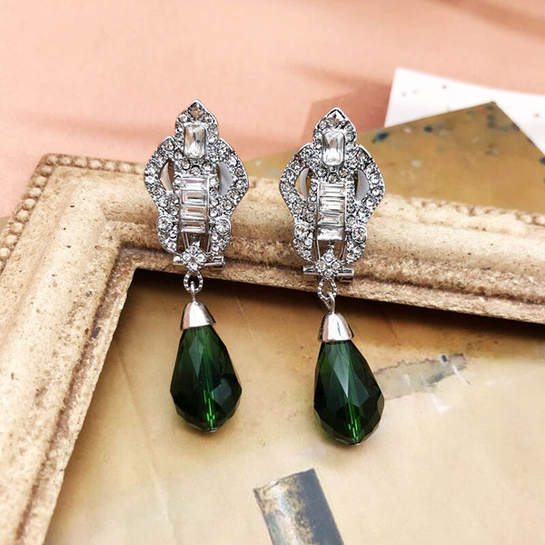 Pendientes elegantes con colgante verde y diamantes de imitación, joyería retro.