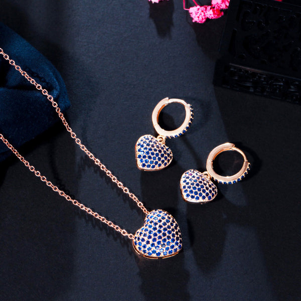 Conjunto de collar y pendientes con colgante en forma de corazón y micro pavé de circonitas cúbicas