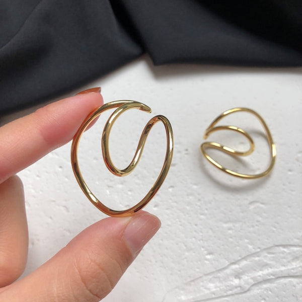 Pendientes de clip sin perforaciones con diseño de personalidad para mujer, de metal dorado con forma de gancho.