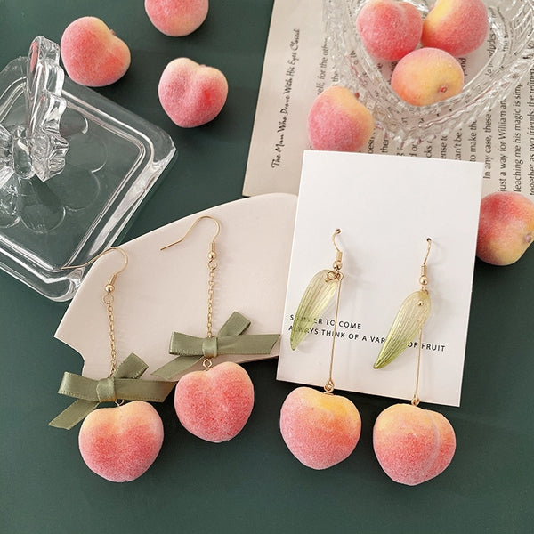 Pendientes de clip originales de estilo japonés con forma de melocotón y fruta rosa en 3D