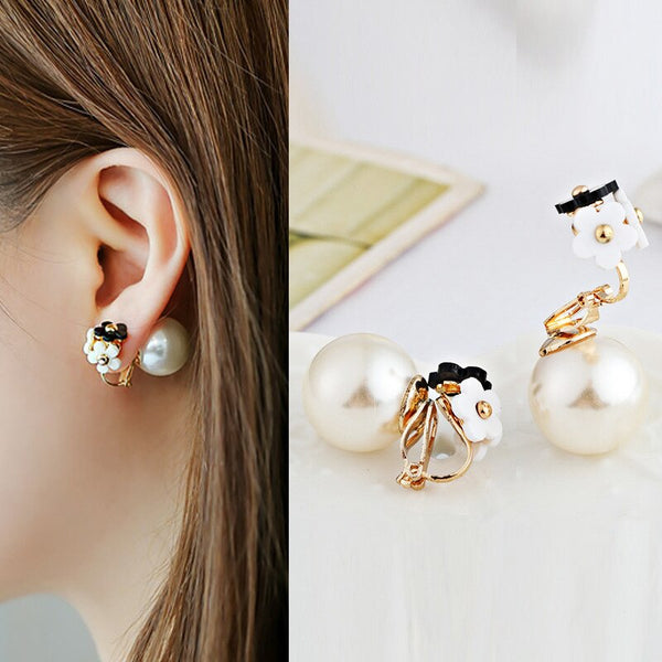 Pendientes de clip con forma de flor pequeña de perlas simuladas de moda