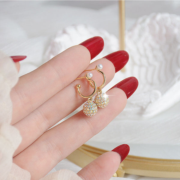 Pendientes de oro real chapados en electricidad con un toque de color y temperamento a la moda.