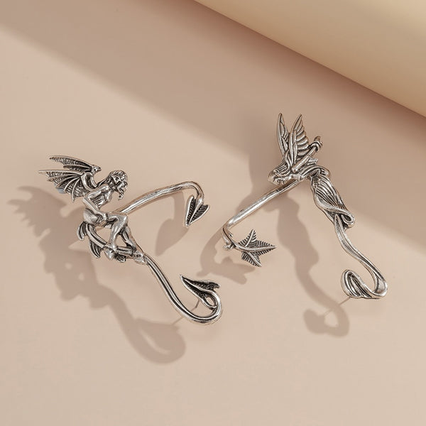 Puños para orejas de cartílago con alas asimétricas de color plata estilo gótico retro