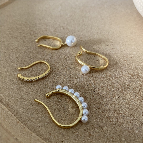 Pendientes de clip con perlas de circonita en forma de gancho dorado