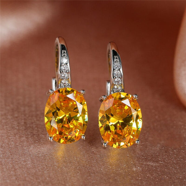 Lindos pendientes femeninos de piedra de cristal amarillo, pendientes clásicos de clip de color plateado.
