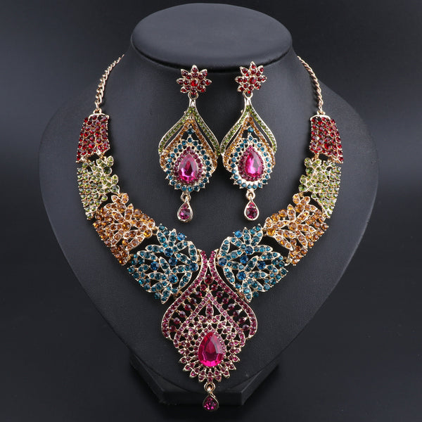 Conjunto de collar y pendientes con forma de pluma y cristales multicolores de color dorado