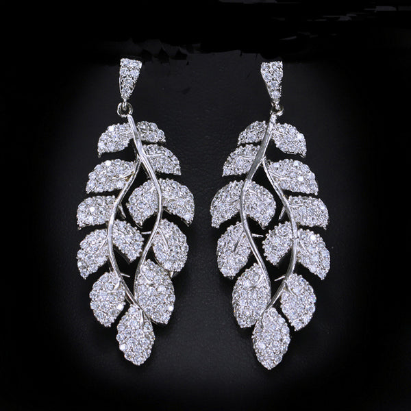 Pendientes largos colgantes de circonita cúbica con forma de hoja grande, color plata brillante AAA+