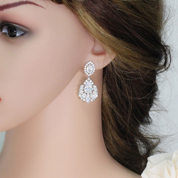 Pendientes largos de clip con circonita cúbica y gota de agua para boda de mujer