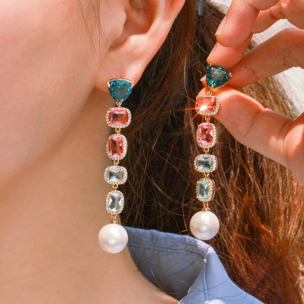 Pendientes largos de boda con perla y circonita cúbica azul y roja con eslabones cuadrados