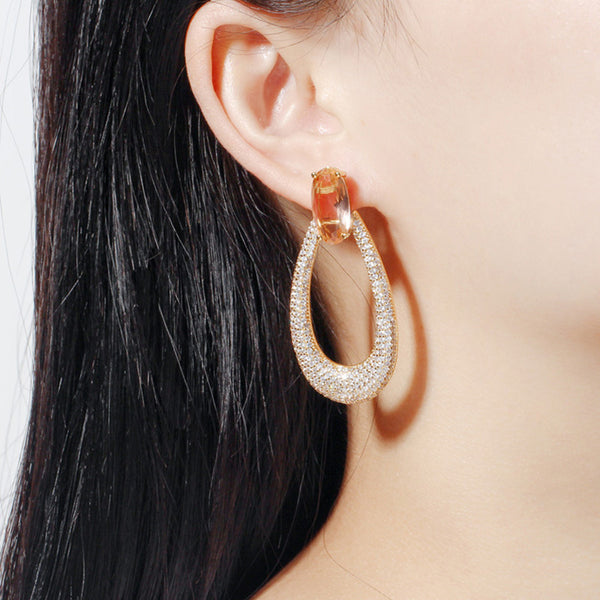 Pendientes largos grandes y redondos de lujo con circonita cúbica color champán y pavé de micro pavé.