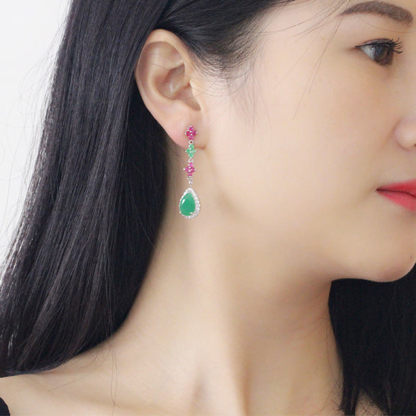 Pendientes vintage indios largos con circonitas cúbicas verdes y rojas en forma de gota de agua