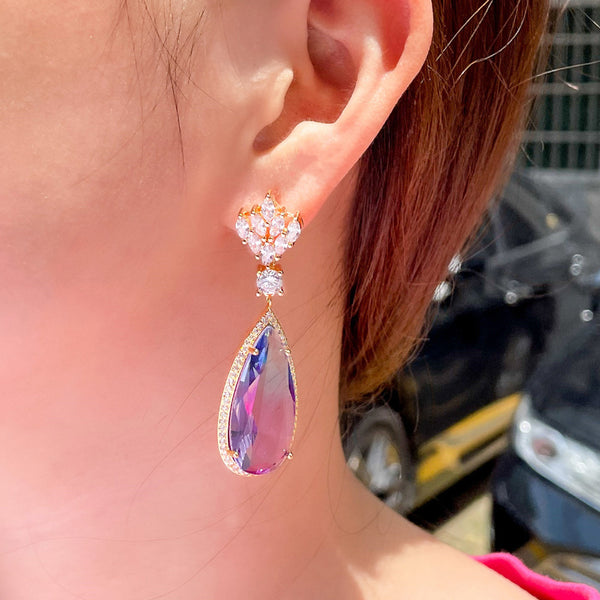 Pendientes largos de gota de agua con cristales de circonita cúbica azul púrpura y degradado arcoíris