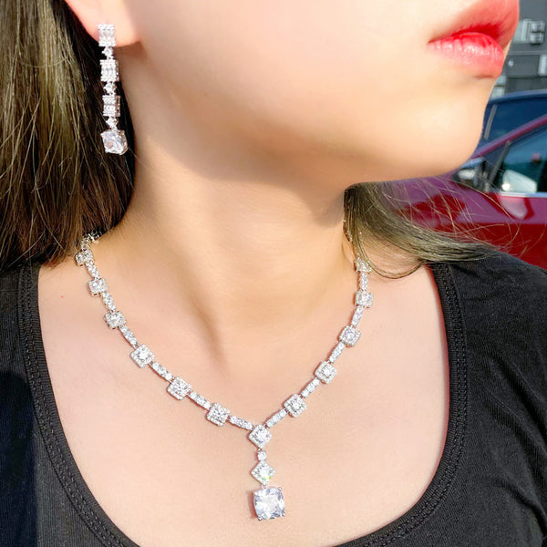 Conjunto de collar y pendientes con colgante cuadrado largo de circonita cúbica blanca