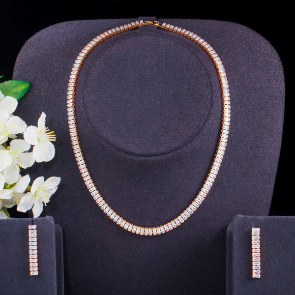 Conjunto de collar y pendientes de boda para mujer con circonitas cúbicas blancas brillantes