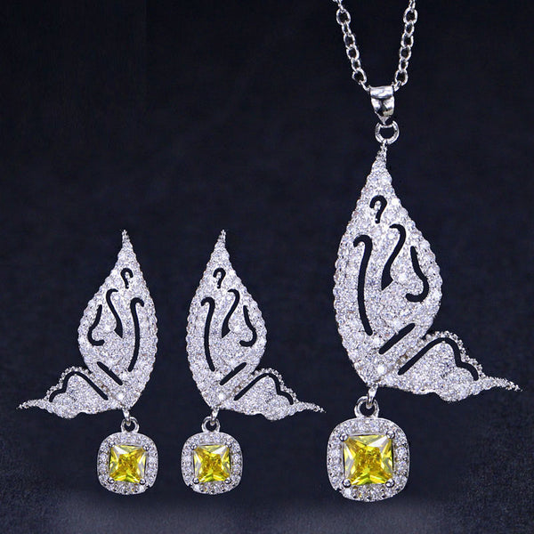 Conjunto de collar y pendientes de circonita cúbica amarilla con forma de mariposa grande en color plata de moda