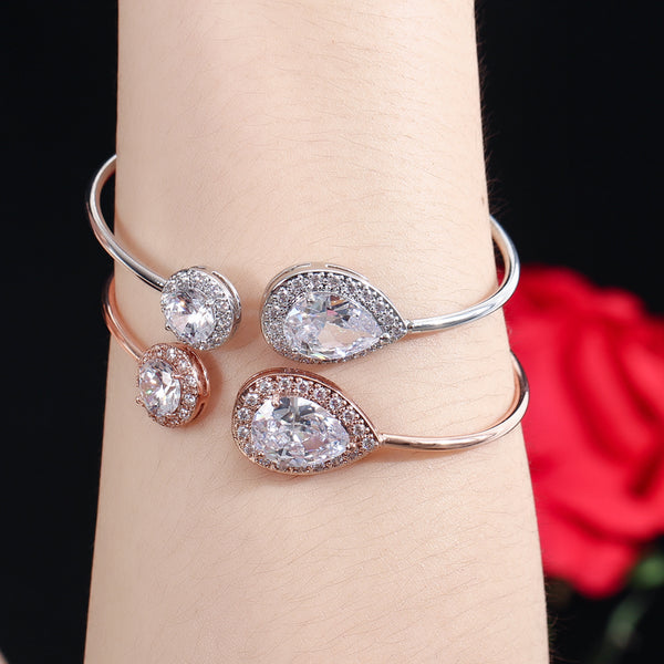 Brazalete elegante de circonita cúbica con corte de agua grande y forma redonda para regalo de pareja