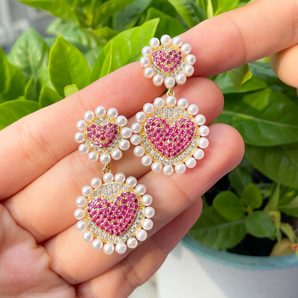 Pendientes largos y redondos con diseño de corazón de amor y circonitas cúbicas en color dorado