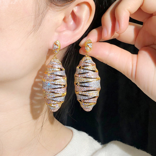 Pendientes largos ovalados con pavé de circonitas cúbicas de 66 mm
