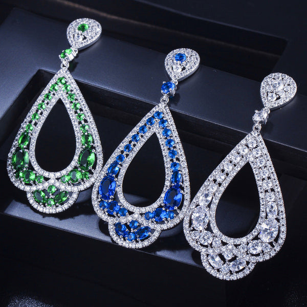 Pendientes largos con circonita cúbica azul hueca y brillantes de Royal CZ