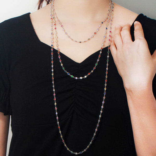 Collar de cadena larga multicapa con cristales de circonita cúbica de colores dorados indios para mujer