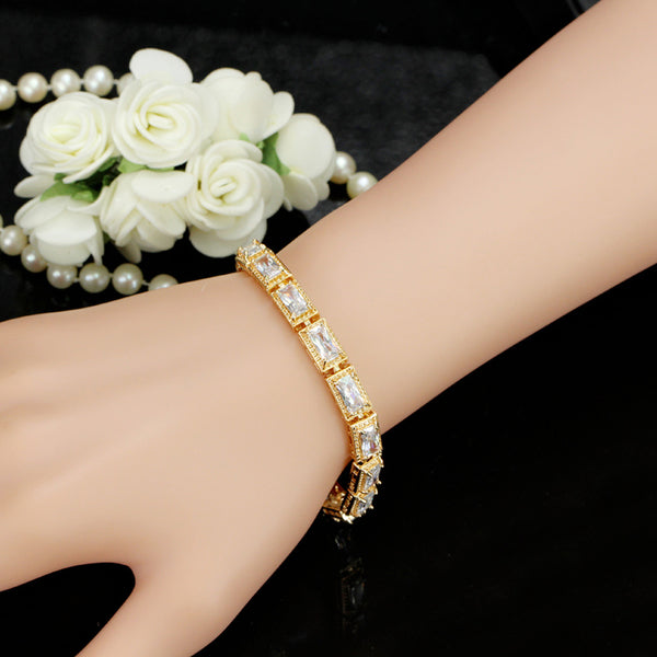 Pulseras grandes de circonita cúbica cuadrada en color dorado para mujer