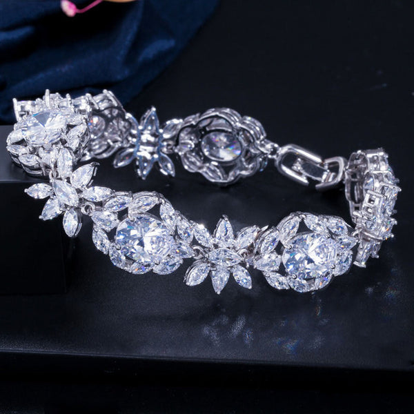 Pulsera brillante con circonitas cúbicas AAA+ en oro blanco, forma de flor marquesa grande