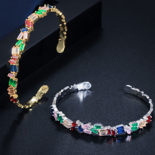 Pulsera de puño abierto ajustable con circonita cúbica arcoíris dorada grande para mujer
