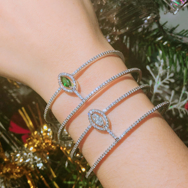 Brazalete abierto de circonita cúbica AAA+ con micropavé de color plata y tamaño ajustable a la moda
