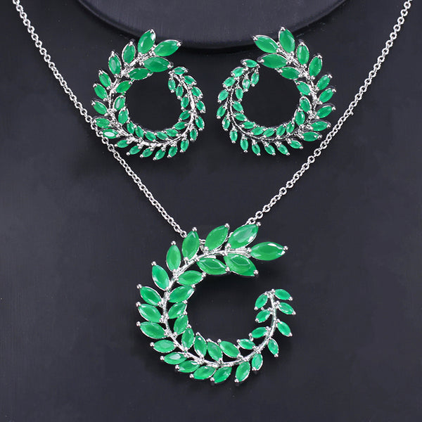 Conjunto de collar y pendientes de circonita cúbica verde con corte marquesa grande en color plata
