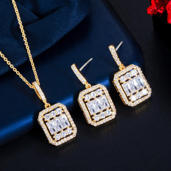 Conjunto de collar y pendientes con colgante de circonita cúbica de corte princesa para mujer, color plata