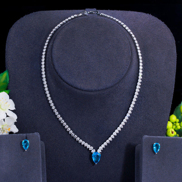 Conjunto de pendientes y gargantilla con dije de lágrima de cristal de circonita cúbica azul claro