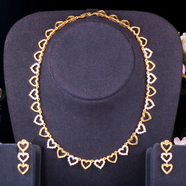 Conjunto de gargantilla, collar y pendientes con cristales de circonita cúbica en forma de corazón, color plateado