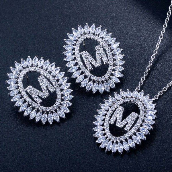 Conjunto de collar y pendientes con colgante de circonita cúbica con letra inicial grande